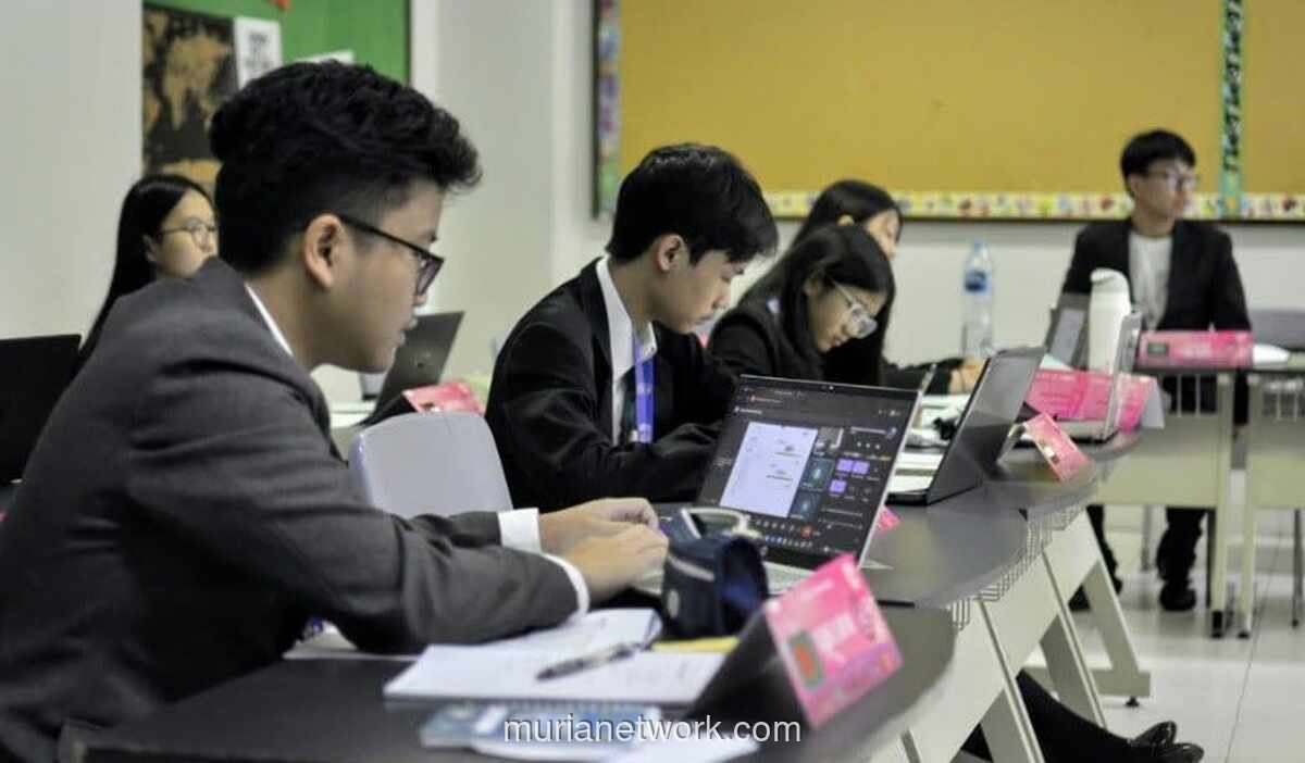 Hujan Tak Halangi 400 Pelajar Berdebat ala Sidang PBB di Jakarta