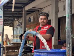 Warga Pidie Jaya Bergantung Bantuan Air Bersih Pasca Bencana