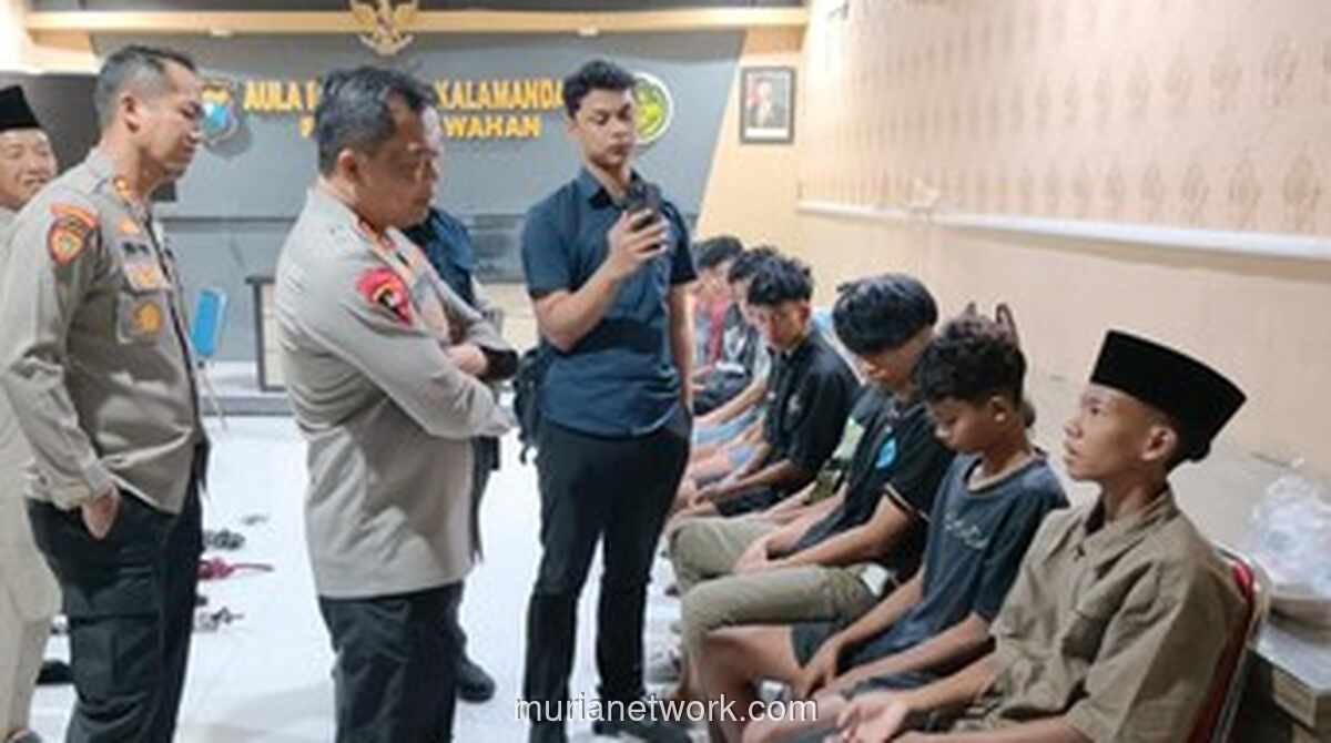 Polisi Gagalkan Perang Sarung di Surabaya, 16 Orang Diamankan Bawa Senjata Tajam