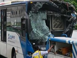 Dua Bus Transjakarta Tabrakan di Koridor 13, Semua Penumpang Selamat