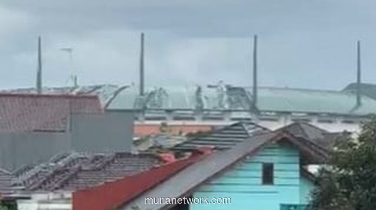 Angin Kencang Cabut Atap Stadion Pakansari, Tak Ada Korban Jiwa