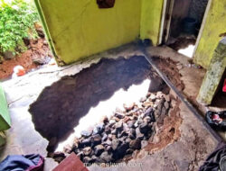 Ibu di Bandung Hilang Didikut Amblasnya Kamar Mandi ke Sungai