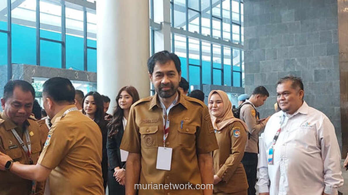 Prabowo Beri Pengarahan, Ribuan Kepala Daerah Padati Rakornas di Sentul