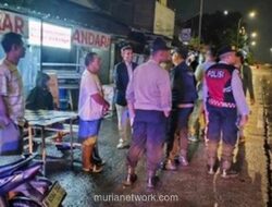 Karaoke di Pinggir Tol, Pria 60 Tahun Ditegur Polisi Usai Live TikTok Viral