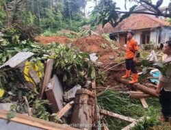 Longsor Cianjur Hancurkan Rumah, Madrasah, dan Masjid