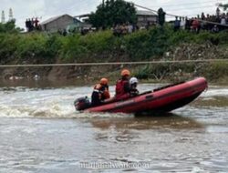 Pencarian Intensif di Kali Bekasi untuk Pria yang Tercebur Saat Tebang Pohon