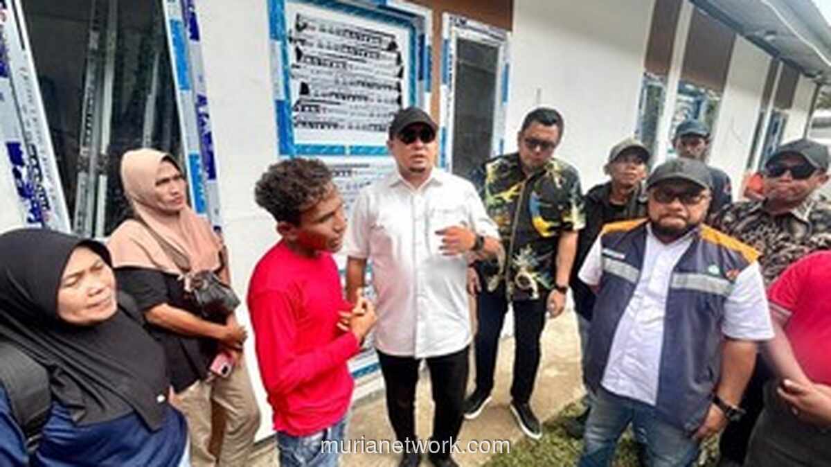 Andre Rosiade Tinjau Huntara di Guguak Malalo, Soroti Lahan Pertanian yang Masih Tertimbun
