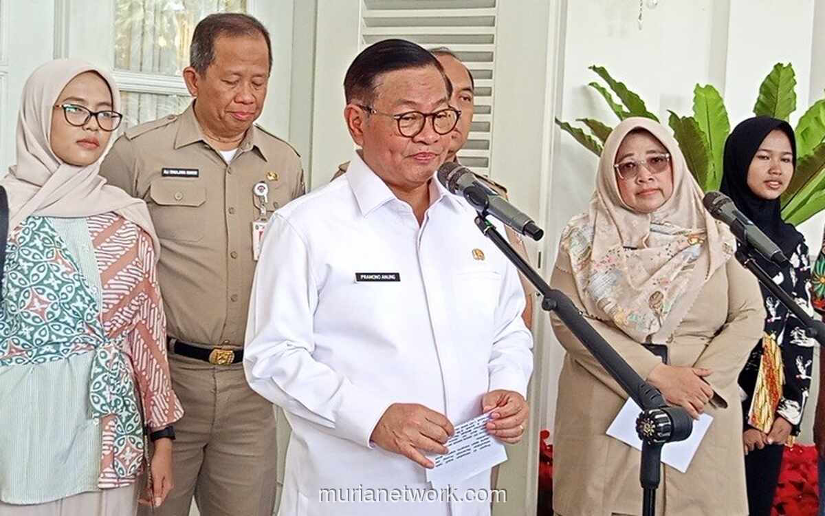 Pramono Anung Beri Sinyal Tegas: Spanduk Parpol Izin Habis Langsung Ditertibkan