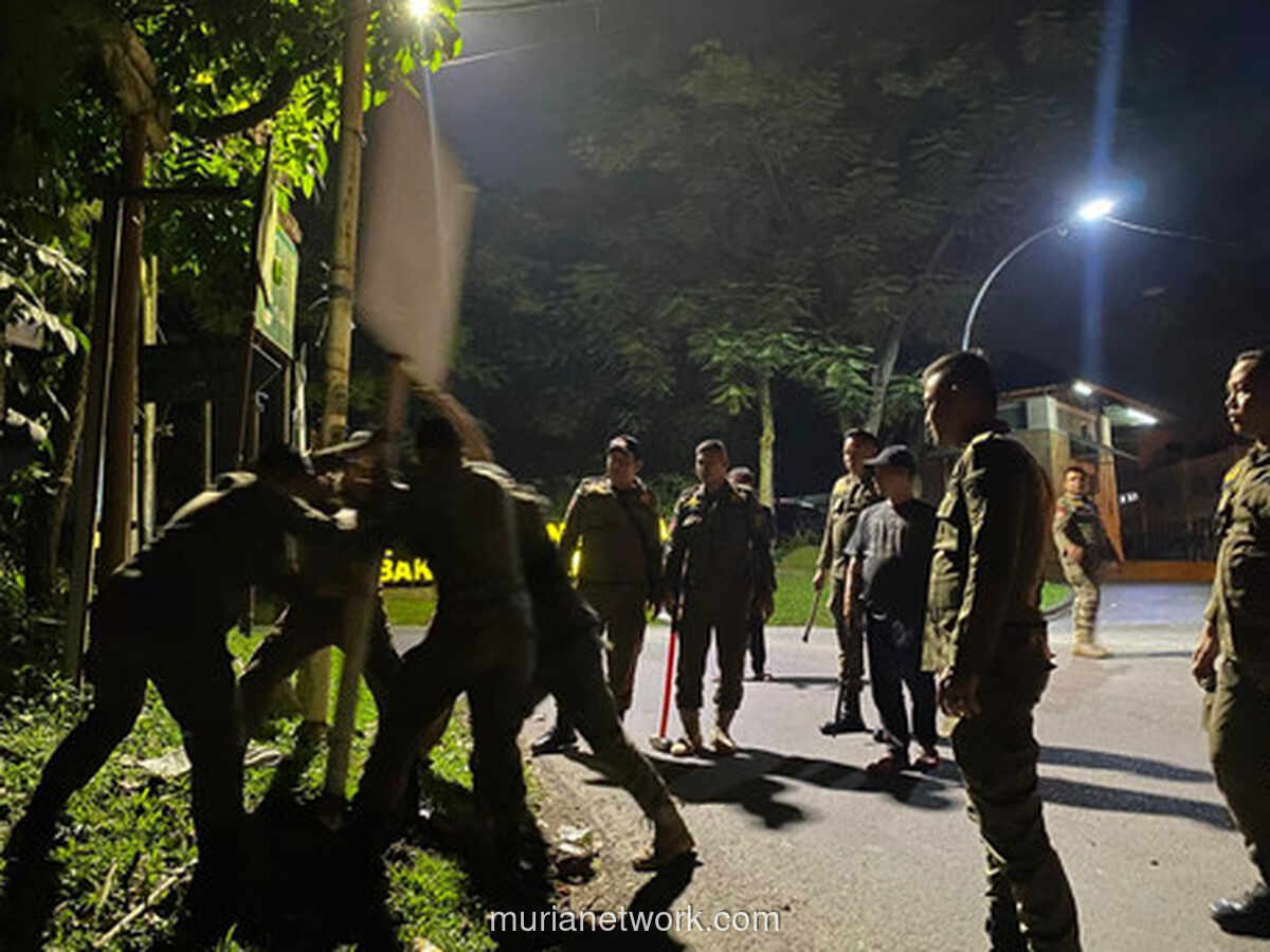 Kesal Lihat Spanduk Ayam Goreng, Prabowo Suruh Bupati Bogor Bereskan