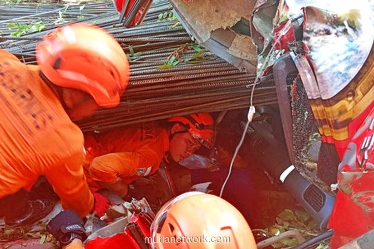Rem Blong di Turunan Lendah, Truk Besi Terguling dan Jepit Kernet