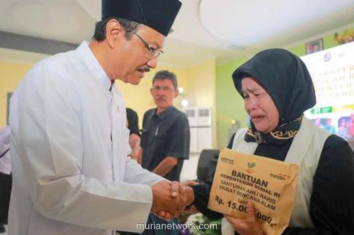 Gus Ipul Serahkan Santunan Langsung untuk Korban Banjir Sumatra