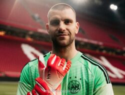 Maarten Paes Resmi Jadi Penjaga Gawang Ajax, Kontrak Hingga 2029