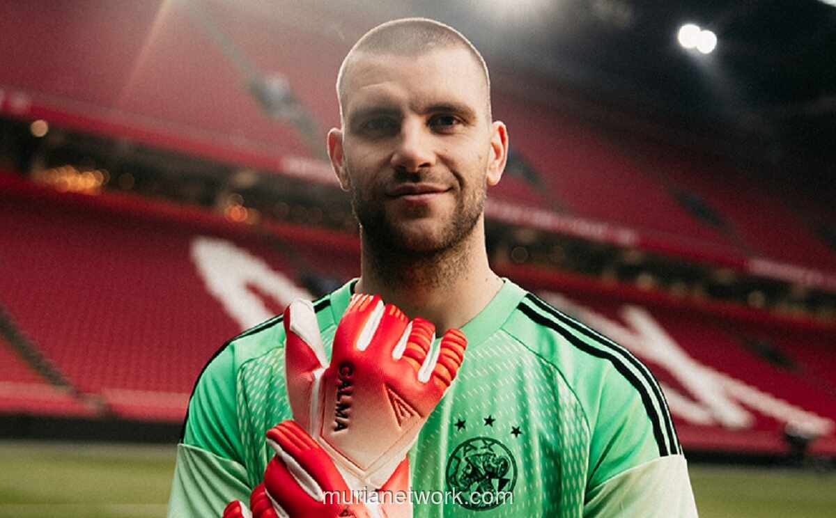 Maarten Paes Resmi Jadi Penjaga Gawang Ajax, Kontrak Hingga 2029