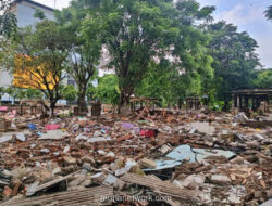 Reruntuhan Hidup di Antara Nisan: Kisah 100 Keluarga yang Tergusur Demi Makam