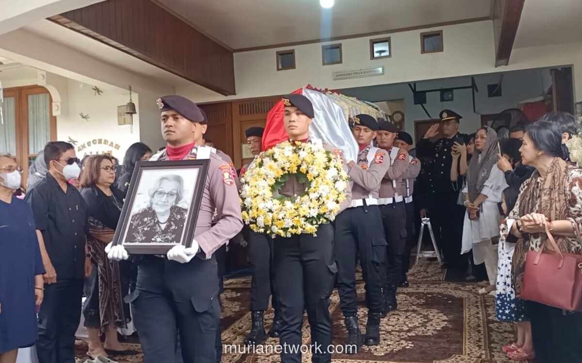 Eyang Meri, Istri Hoegeng, Beristirahat di Sisi Sang Legenda