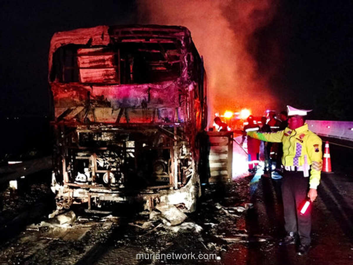 Bus PO Haryanto Meledak Jadi Lautan Api di Tol Pemalang, Seluruh Penumpang Selamat