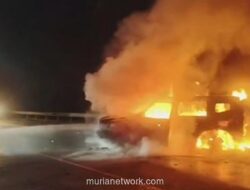 Manuver Salip dari Bahu Kiri Berujung Kobaran Api di Jagorawi