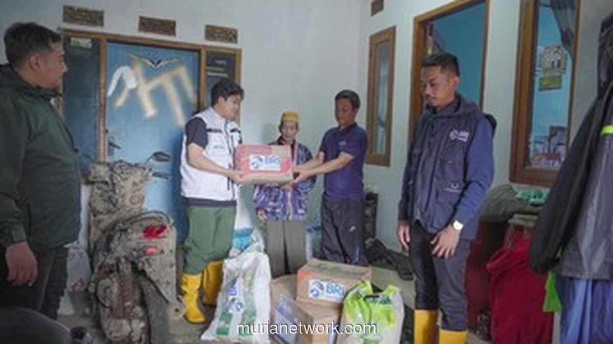 Masjid Jadi Titik Terang di Tengah Reruntuhan Longsor Cisarua