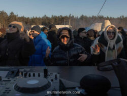 Kegelapan Kiev Bergema Dentuman Musik, Warga Menari Melawan Keputusasaan