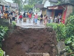 Jembatan Tua Ambruk, Empat Desa di Pandeglang Terisolasi