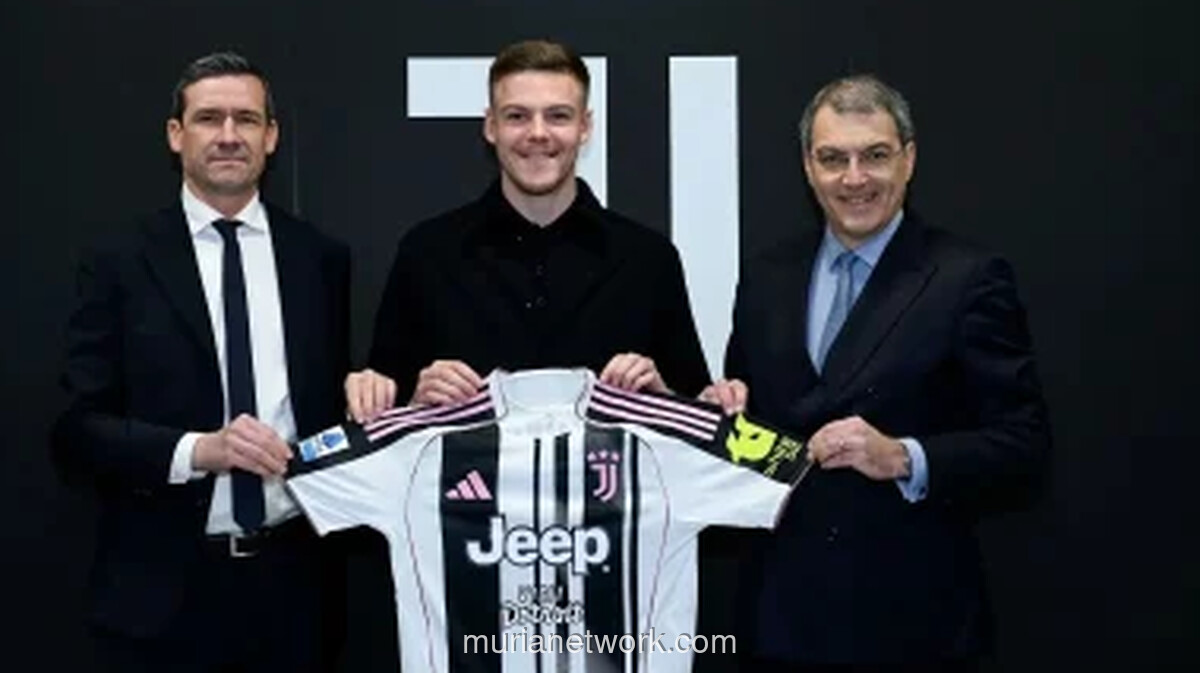 Emil Holm Tiba di Juventus, Bek Swedia yang Diharapkan Langsung Berkontribusi