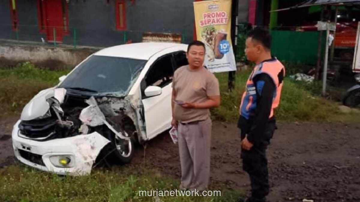 Mobil Nekat Seruduk Kereta di Cilacap, KAI Geram: Tindakan Gegabah!