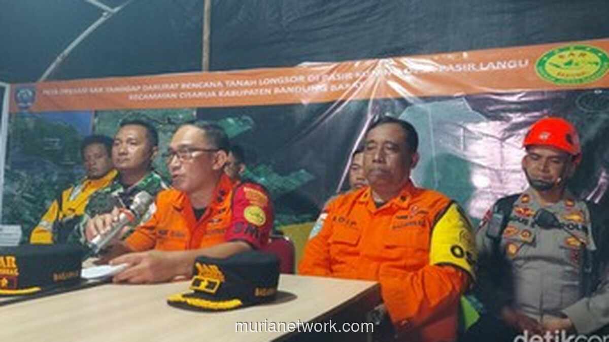 Tim SAR Evakuasi 7 Korban Longsor Pasirlangu, Total Korban Tembus 83 Jiwa