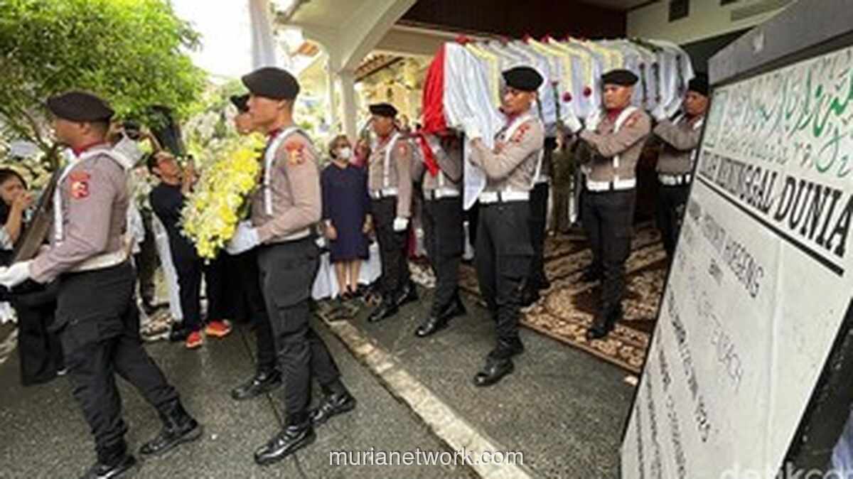 Haru dan Khidmat, Jenazah Eyang Meri Diberangkatkan ke Sisi Sang Legenda Hoegeng