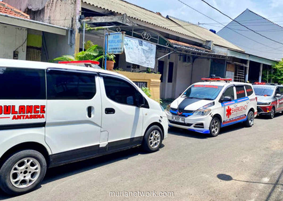 Debt Collector Pinjol Kirim Tiga Ambulans ke Rumah Warga untuk Tekan Bayar Utang