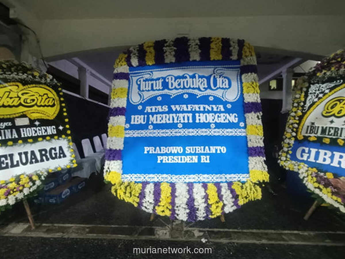 Lautan Bunga Berduka untuk Istri Hoegeng, dari Presiden hingga Mantan Kapolri