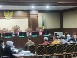 Terlalu Murah Bikin Tersenyum di Sidang Korupsi Laptop Triliunan