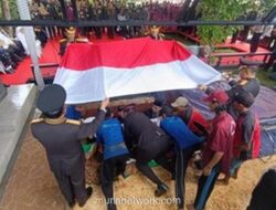 Haru di Makam Giri Tama, Eyang Meri Beristirahat di Samping Sang Kapolri