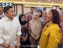 Susi Pudjiastuti Sidak ke Kantor Seskab, Bawa Cokelat dan Candaan