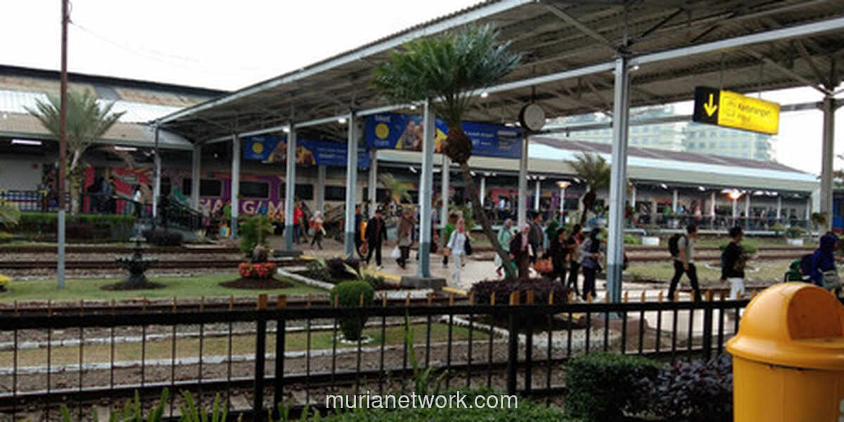 Rindu yang Tertinggal di Stasiun Bandung