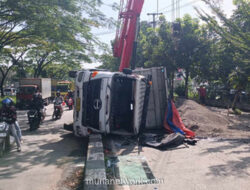 Truk Angkut Pasir Terguling, Lalu Lintas Soekarno-Hatta Lumpuh