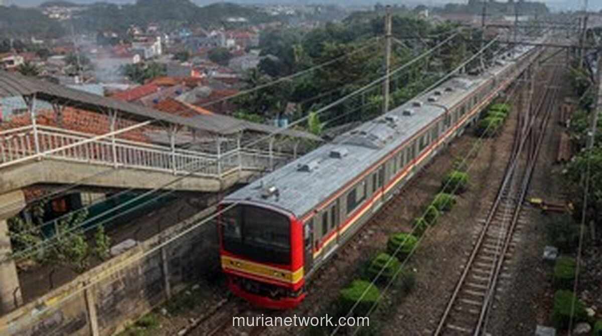 Gangguan Asap di Stasiun UP Hentikan Perjalanan KRL Jakarta-Bogor
