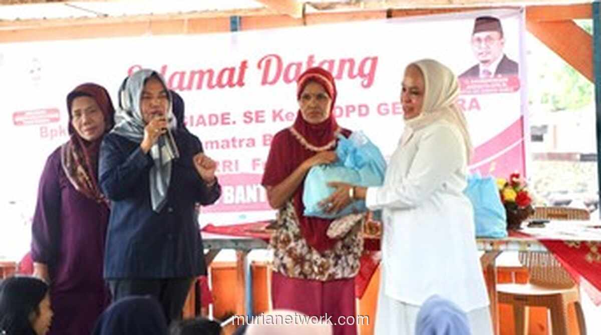 Gerindra Sumbar Salurkan 500 Paket Sembako di Padang Sambut Ramadan