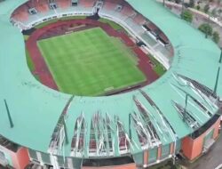 Atap Stadion Pakansari Rusak Berat Diterjang Angin Kencang di Bogor