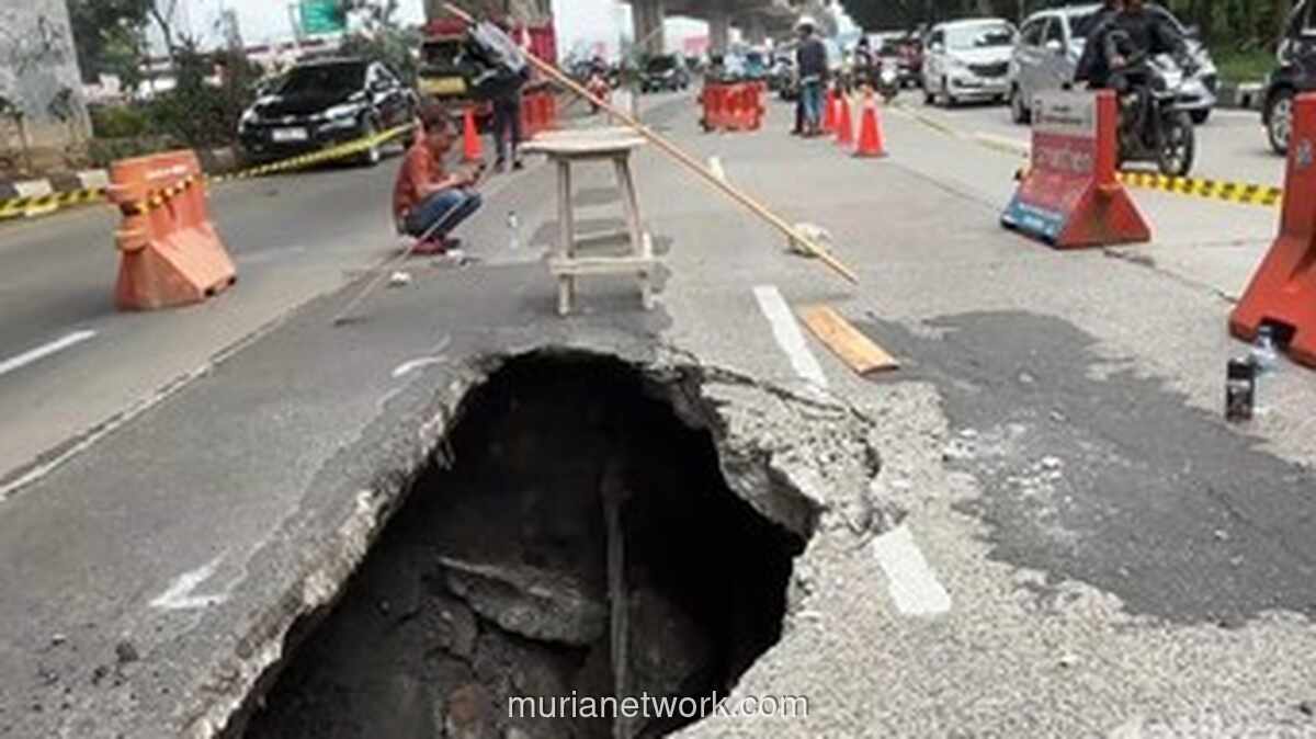 Lubang Besar di Jalan Sholeh Iskandar Bogor Picu Kemacetan dan Kekhawatiran
