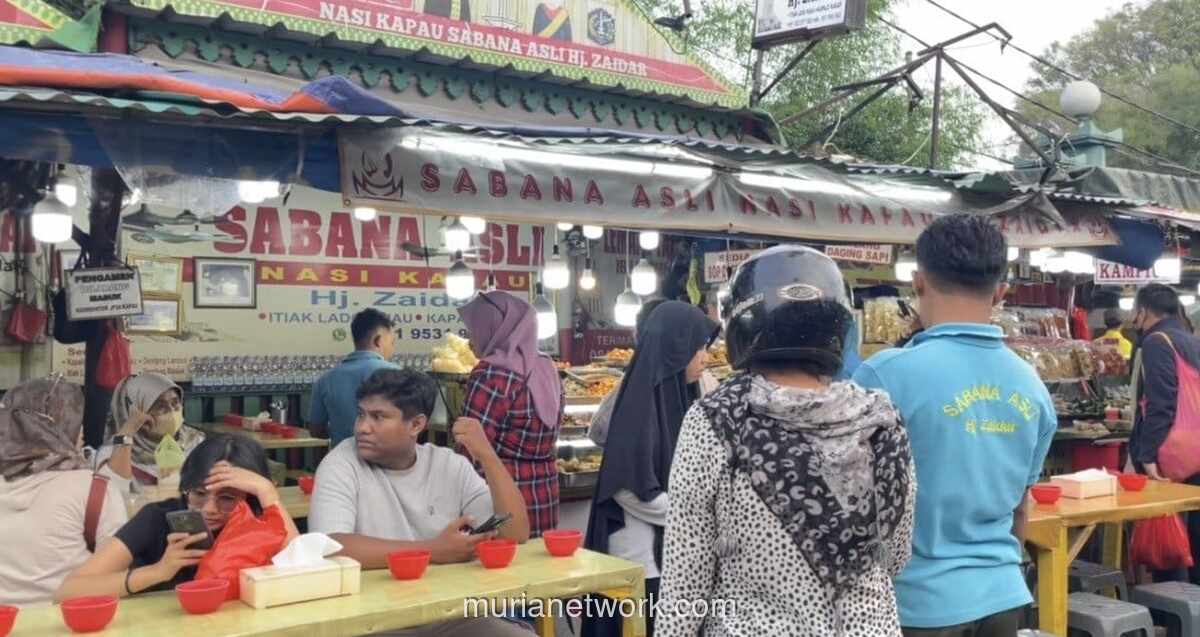 Ramadan di Jalan Kramat: Antrean Takjil Nasi Kapau dan Gelombang Pembeli Sahur