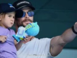 Chris Hemsworth Pertahankan Tato Dr. Seuss Usai Protes Spontan Putrinya