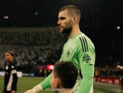 Debut Solid Maarten Paes di Ajax Dikritisi soal Build-up Play