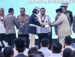 Presiden Prabowo Anugerahkan Bintang Jasa kepada Perwira Polri Penggerak Program Makan Bergizi Gratis