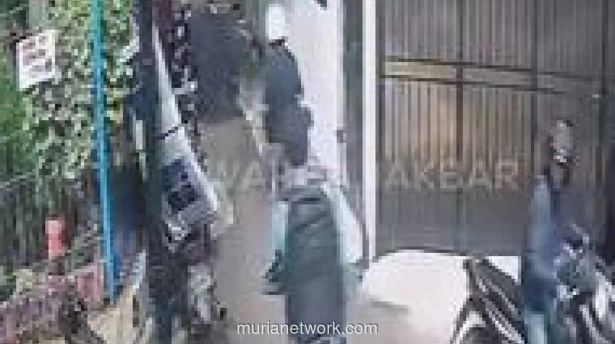 Aksi Curanmor Bersenjata Api di Tanjung Duren Terekam CCTV, Viral di Medsos
