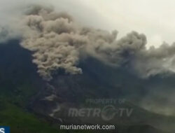 Gunung Semeru Luncurkan Awan Panas Guguran Sejauh 6 Kilometer