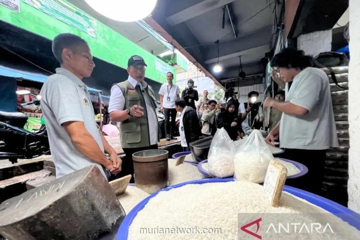 Bulog Sidak Pasar, Stok Sembako Aman tapi Harga Cabai Meroket
