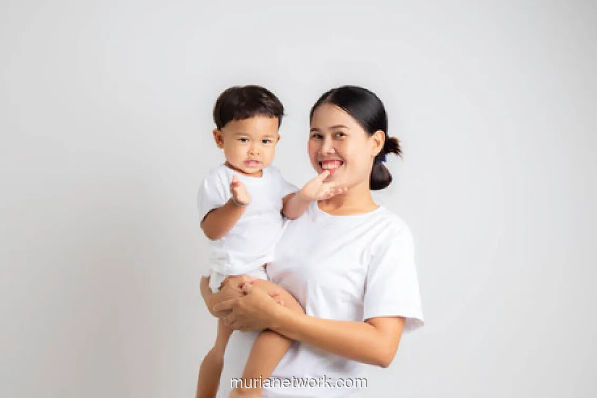 Dokter Anak Ingatkan Dampak Kurang Stimulasi Jika Bayi Terlalu Sering Digendong