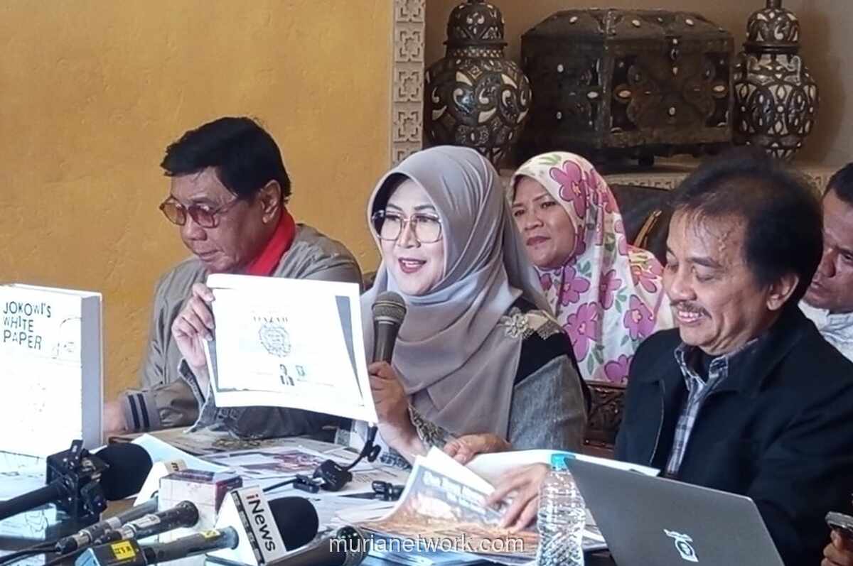 Dokter Tifa Tuding Beredarnya Enam Versi Ijazah Jokowi Sebagai Ilusi Transparansi