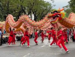 Titiek Soeharto Apresiasi Harmoni Budaya Betawi dan Tionghoa di Pawai Imlek Sudirman