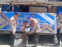 Satpolairud Bengkalis Bagikan Perlengkapan Sekolah untuk Anak Pesisir Muntai